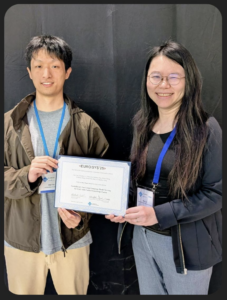 students accepting best paper award